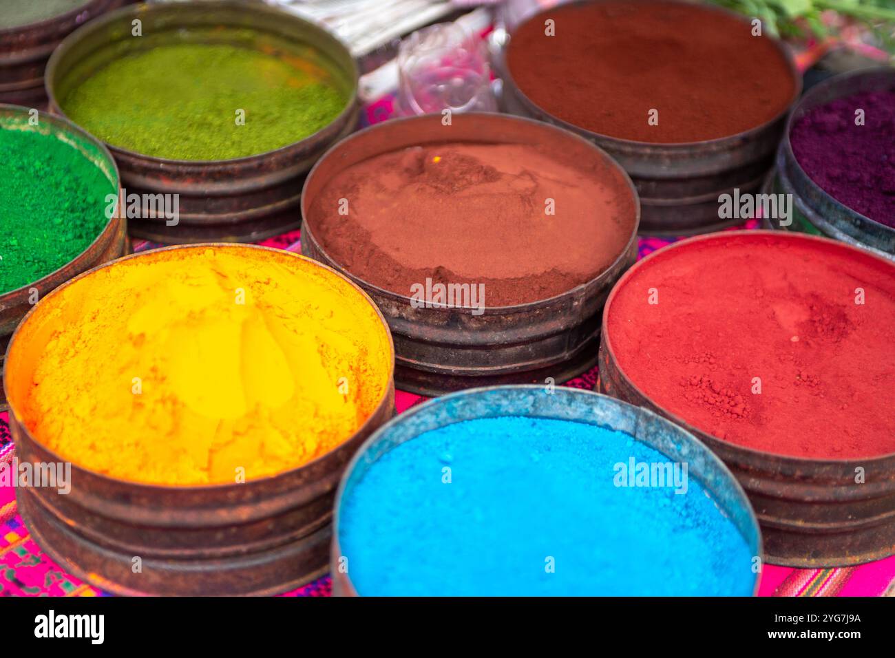Pigments and powdered hi-res stock photography and images - Alamy