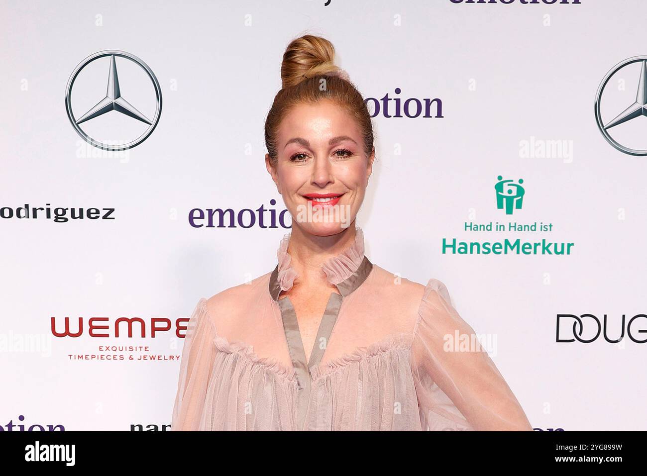 Julia Stinshoff bei der Verleihung vom Emotion Award am 6.11.2024 in Hamburg Stock Photo