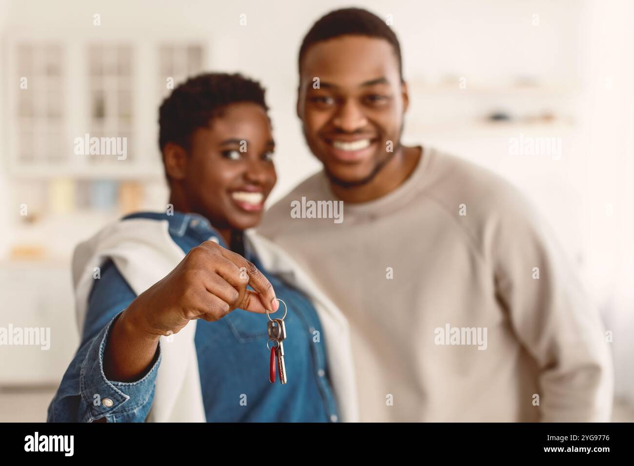 Happy black couple showing keys of their apartment Stock Photo - Alamy