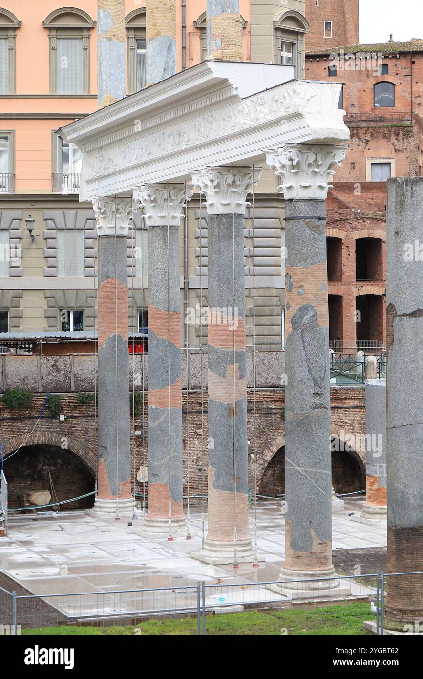Rome Past And Present: With Reconstructions By R. A. Staccioli – Vinyl Bound, Good Condition, 8881622122