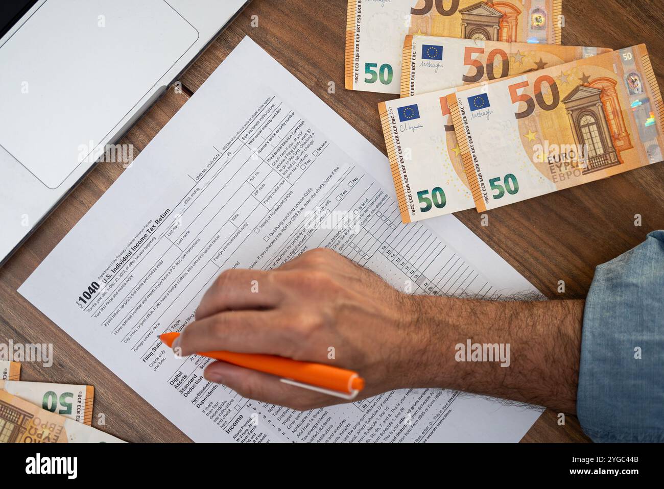 1040 income tax return hi-res stock photography and images - Alamy