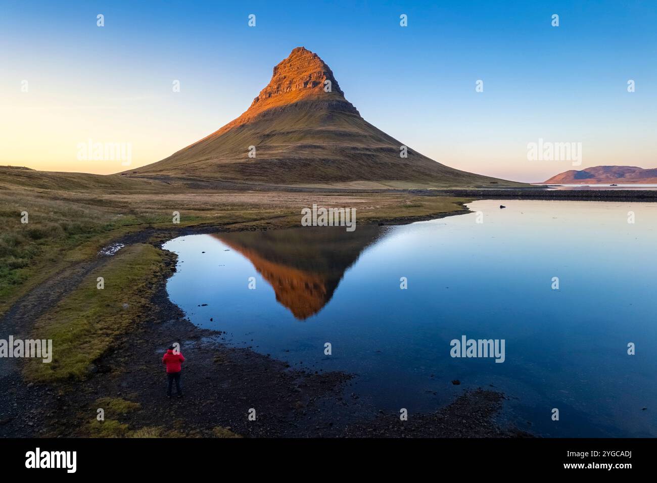 Kirkjufell mount at sunset. Grundarfjörður, Snæfellsnes peninsula, Vesturland region, Iceland, Northern Europe. Stock Photo