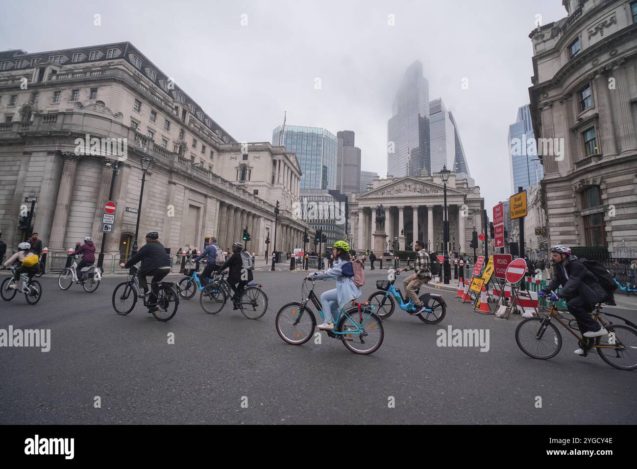 London, UK. 7 November  2024  A view of the Bank of England  in Threadneedle street this morning. The Monetary committee of the Bank of England is expected to lower interest rates from  by from 5- 4.75 percent later after meeting the inflation target.Credit.Amer Ghazzal/Alamy Live News Stock Photo