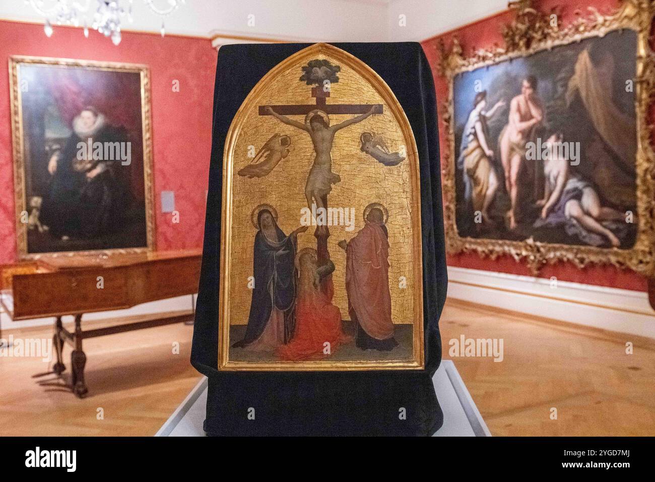 Fra angelico crucifixion ashmolean hi-res stock photography and images ...