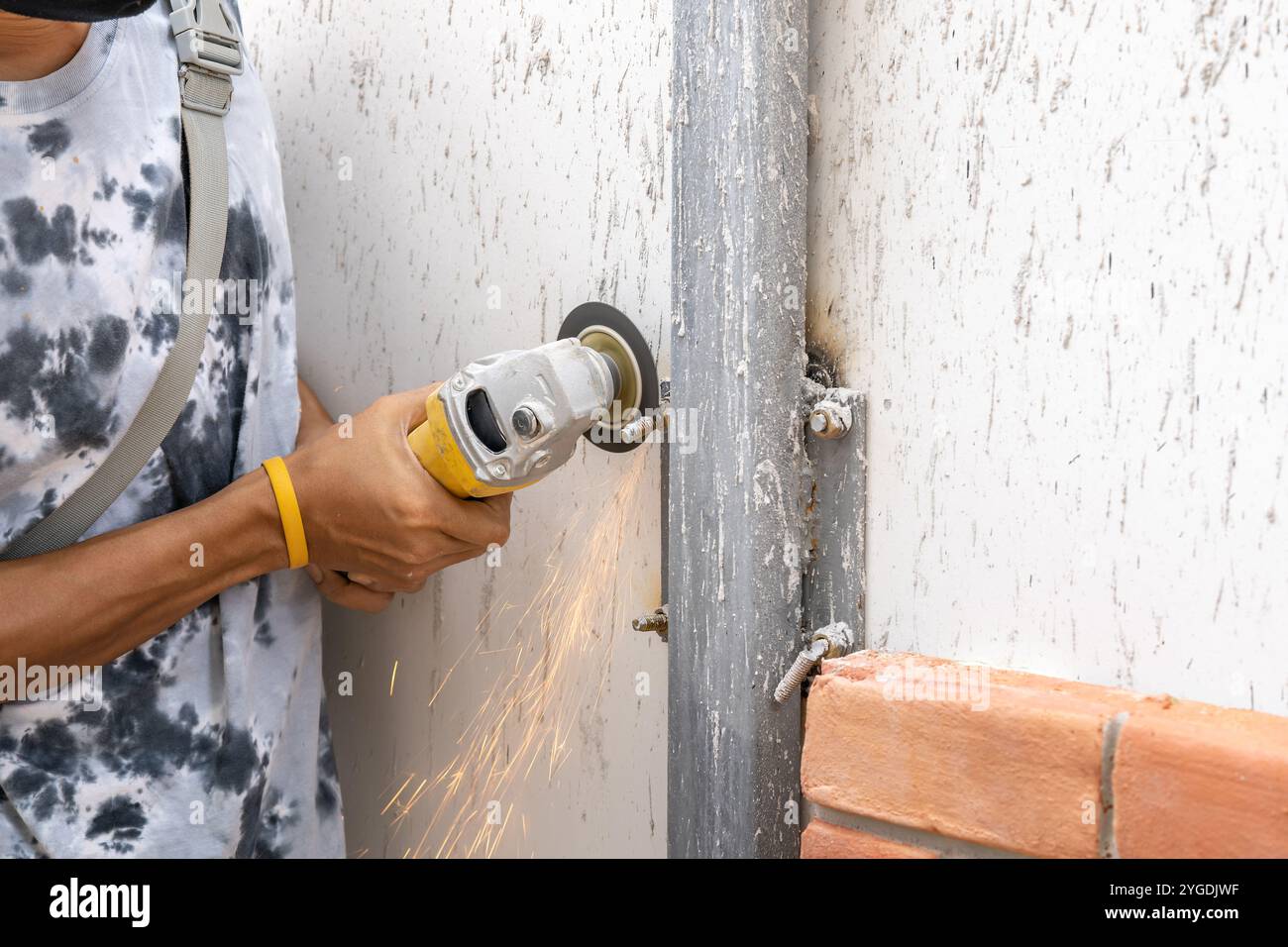Steel Poll Work Worker cutting metal pole hi-res stock photography and images - Alamy