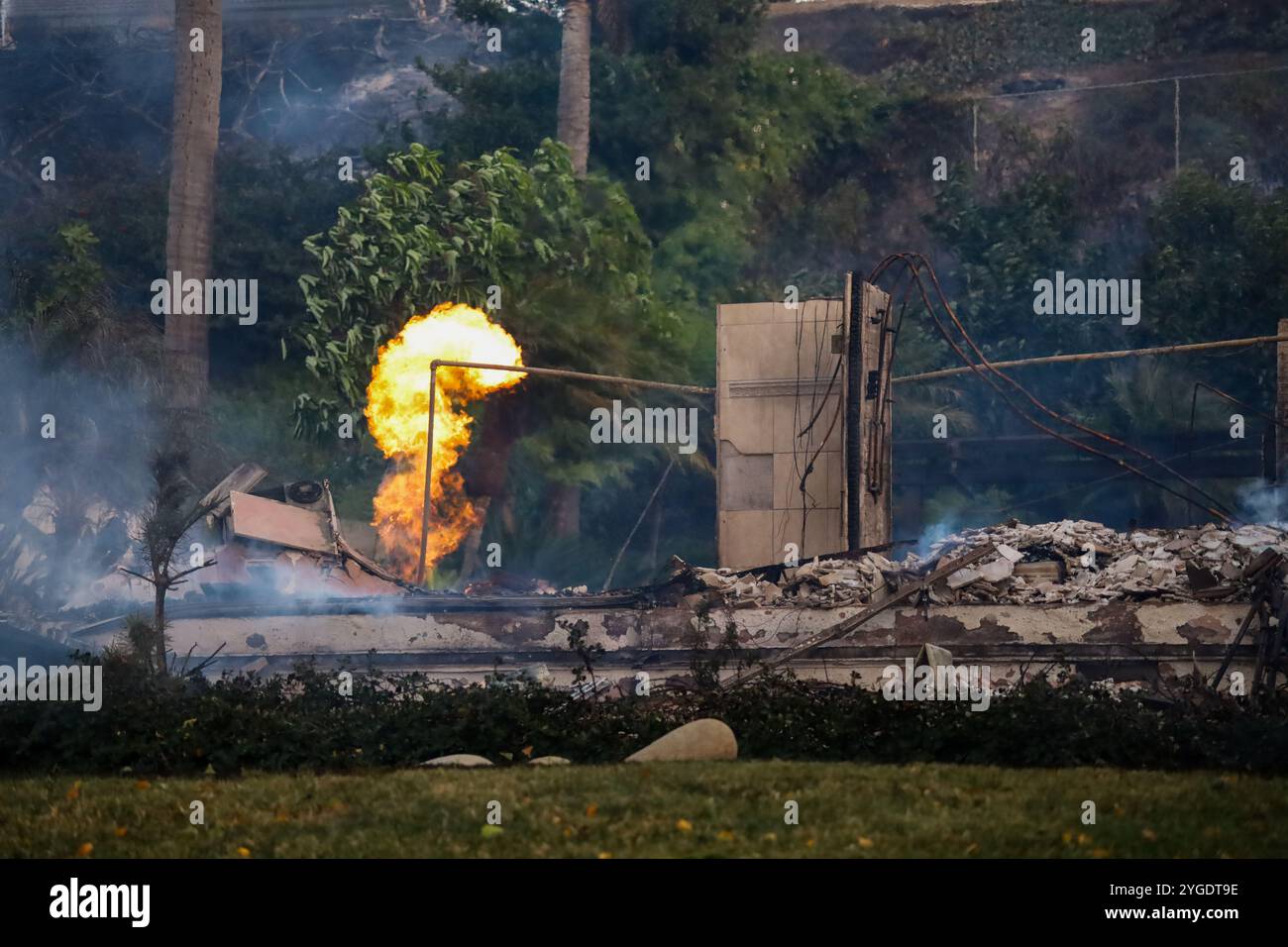 Camarillo, California, USA. 6th Nov, 2024. Ventura County Fire ...