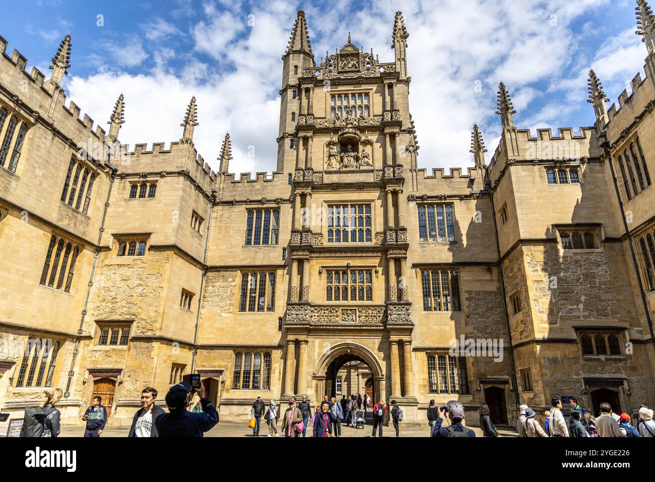 Oxford , UK - June 5, 2024: Great Gate on Catte Street of Old Bodleian ...