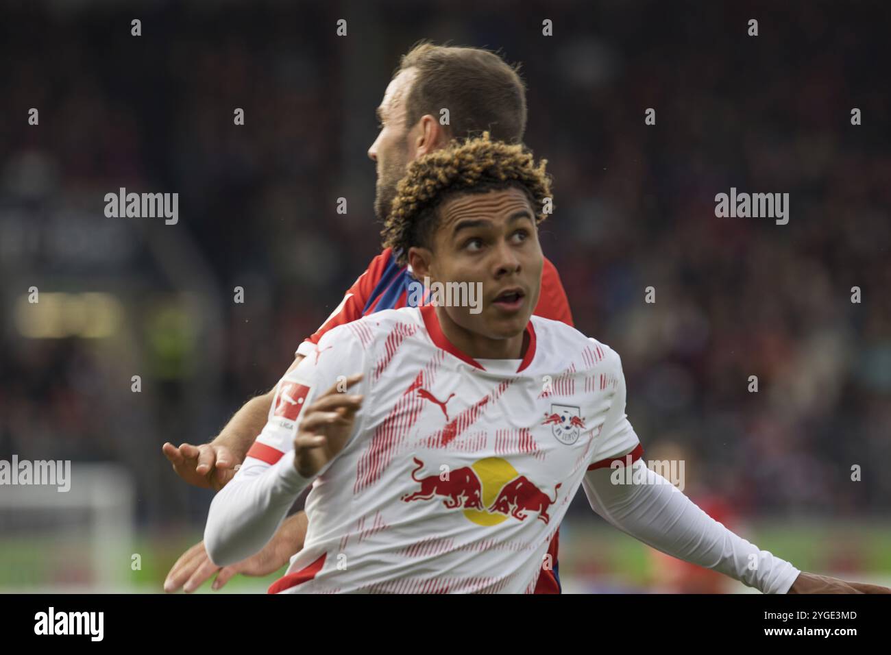 Football match, Antonio NUSA RB Leipzig in front looks up during the aerial fight with Benedikt GIMBER 1.FC Heidenheim, football stadium Voith-Arena, Stock Photo