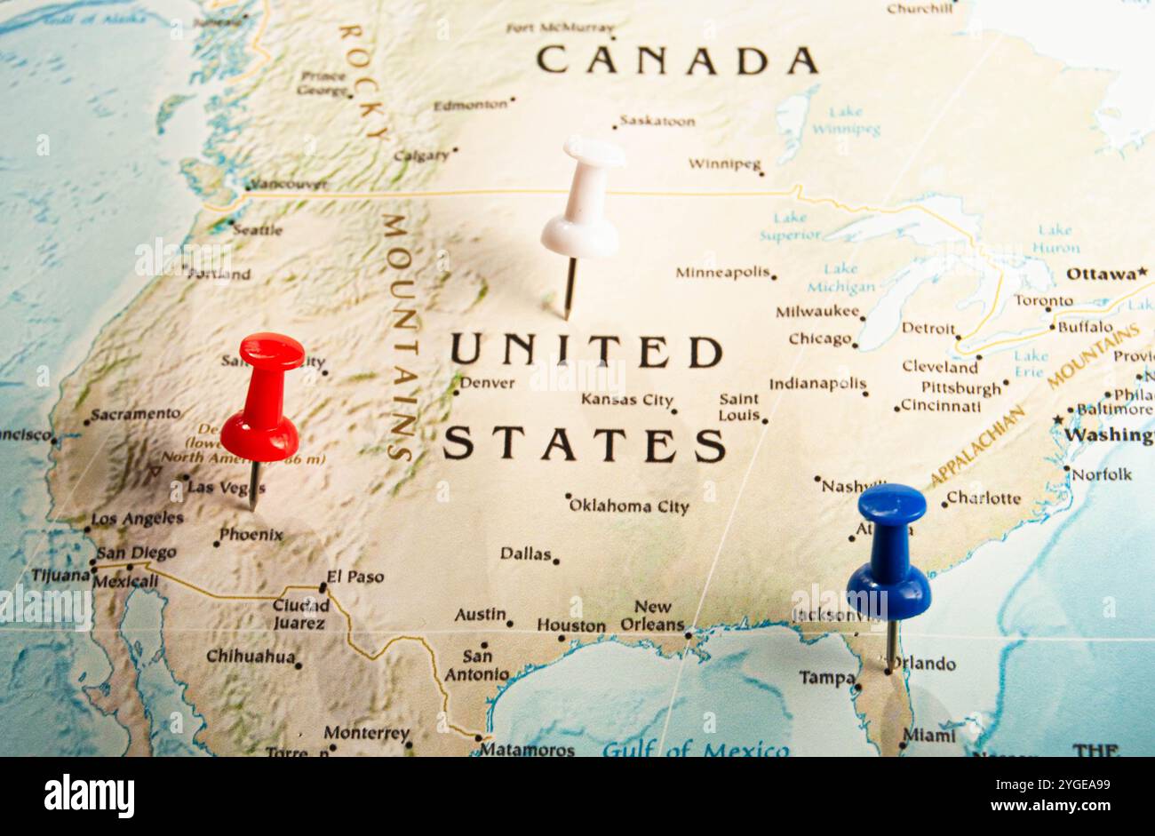 Close up of a simple map of the - Close Up Of A Simple Map Of The United States With A Pins Marking A Location Ideal For Travel And Geography Themes 2YGEA99