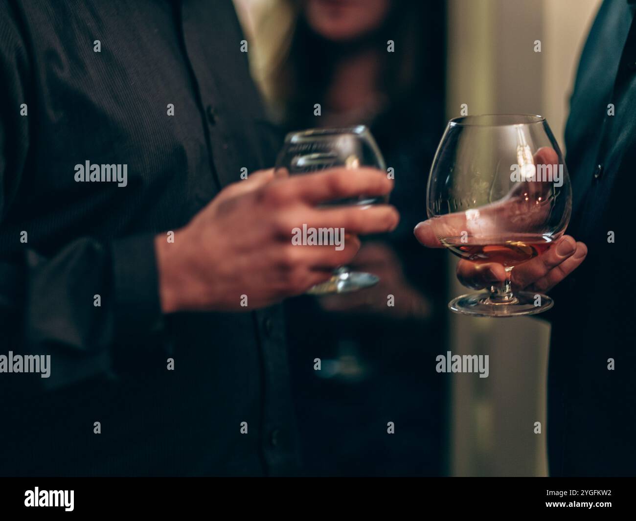 Two men event holding glasses hi-res stock photography and images - Alamy