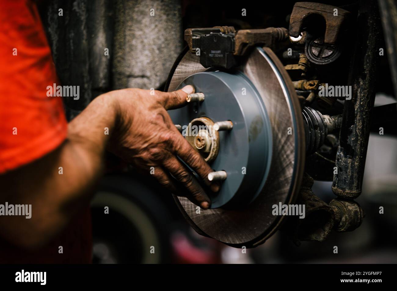Mechanic works on brake hi-res stock photography and images - Alamy