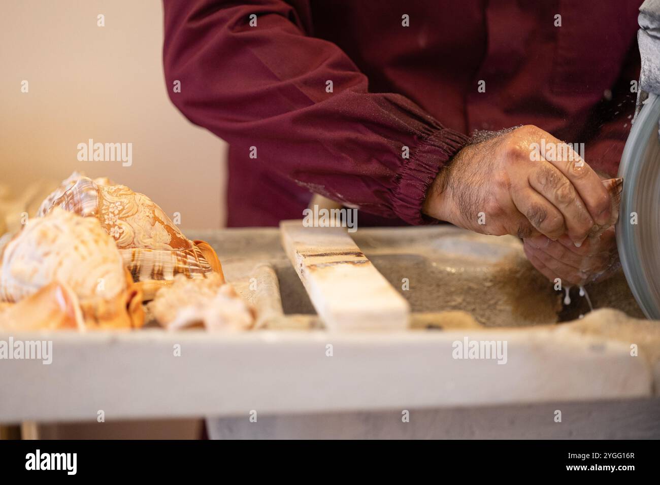 (241107) -- SHANGHAI, Nov. 7, 2024 (Xinhua) -- Ciro Esposito, a senior ...