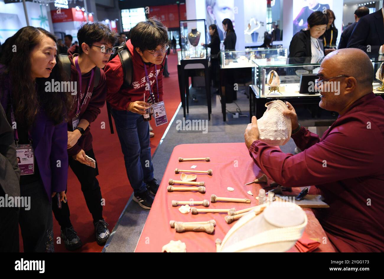 (241107) -- SHANGHAI, Nov. 7, 2024 (Xinhua) -- Ciro Esposito, a senior ...
