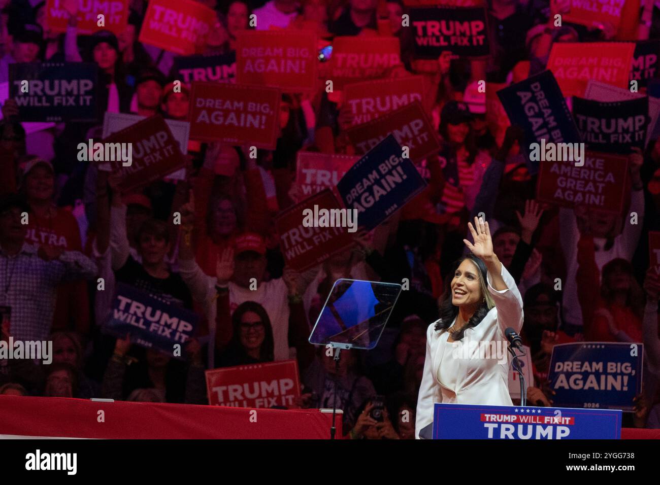 Tulsi Gabbard Trump Rally Stock Photo - Alamy
