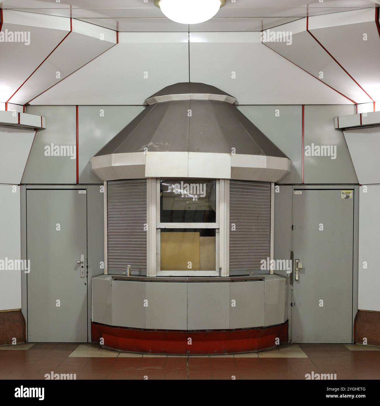 Rote u bahn hi-res stock photography and images - Alamy