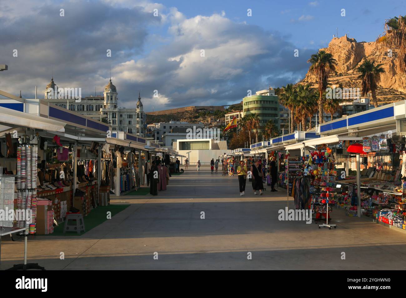 Alicante, Spain, 07th November, 2024: Various food or clothing stalls during Daily life in Alicante, on November 07, 2024, in Alicante, Spain. Credit: Alberto Brevers / Alamy Live News. Stock Photo