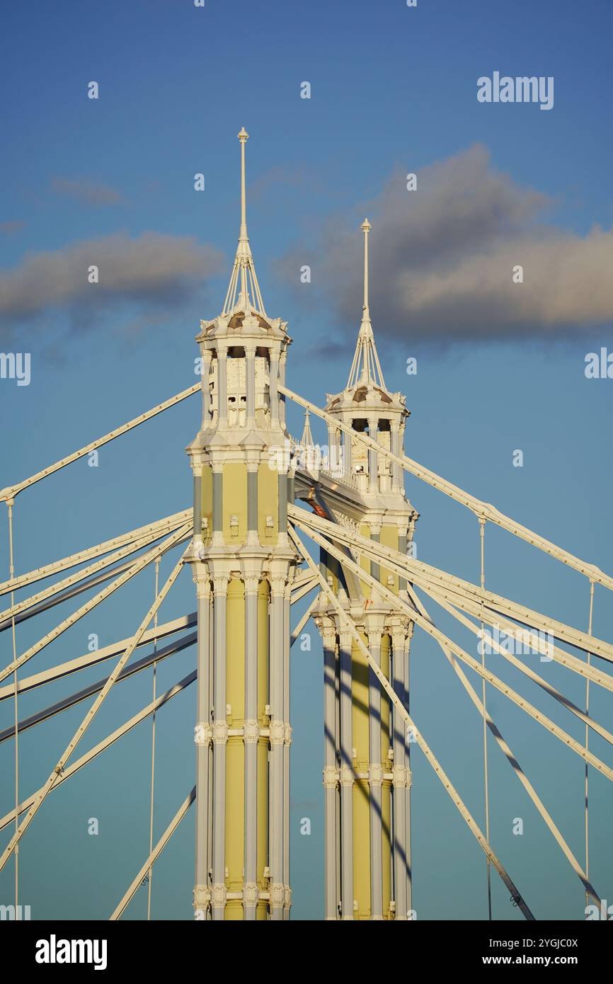 Albert bridge hi-res stock photography and images - Alamy