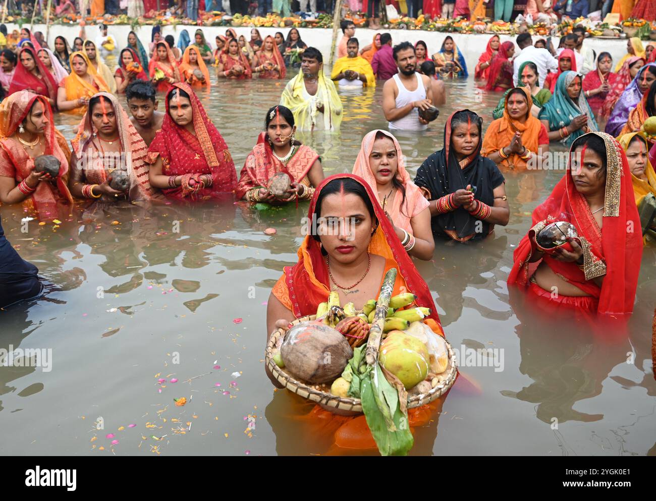 Chhatt NEW DELHI, INDIA - NOVEMBER 7: Hindu devotees seen performing rituals ...