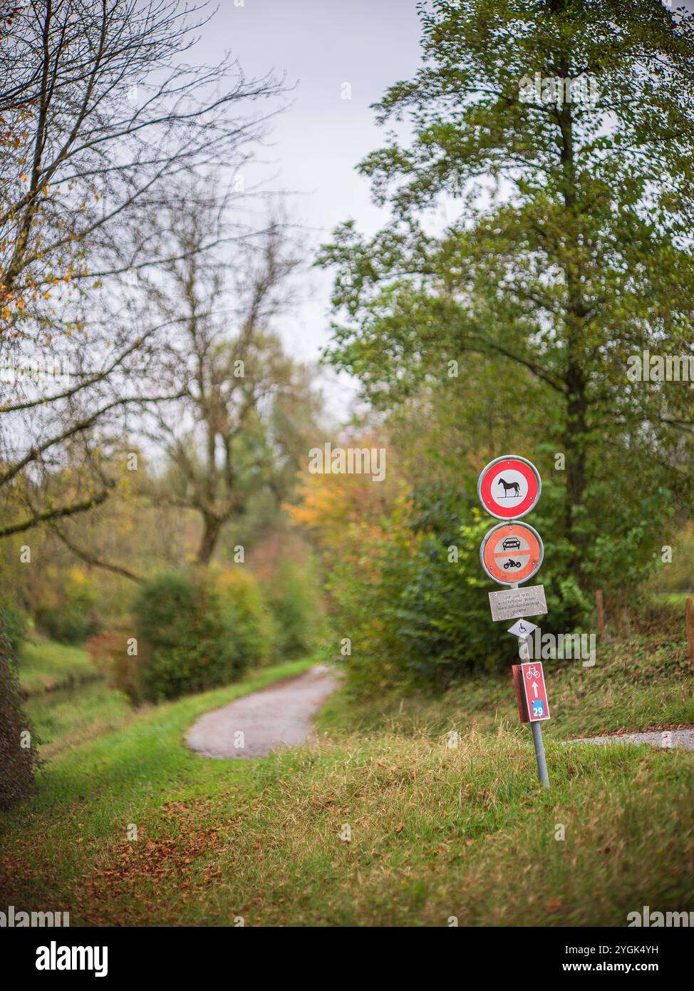 Autumn along the old courses of the Glatt, path, prohibition signs ...