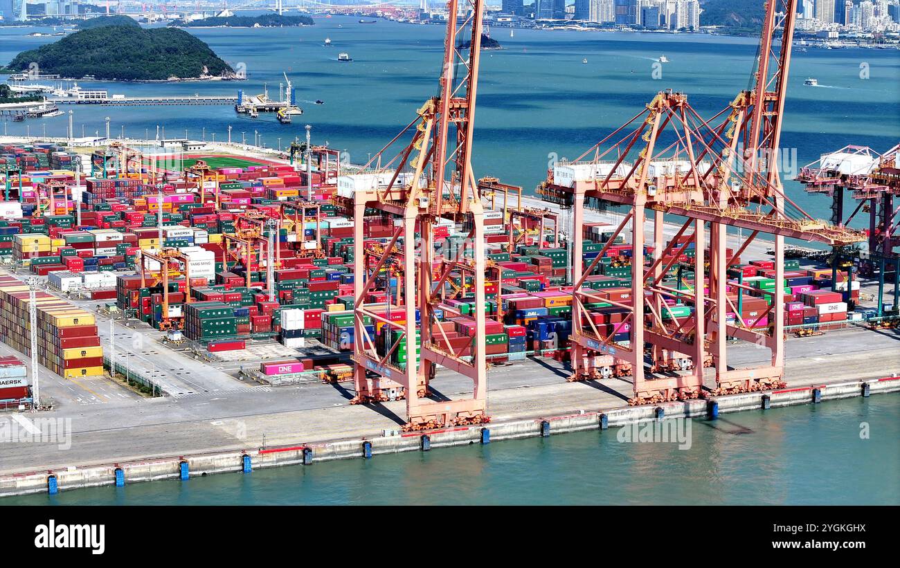 XIAMEN, CHINA - NOVEMBER 7, 2024 - Cargo ships load and unload at their ...