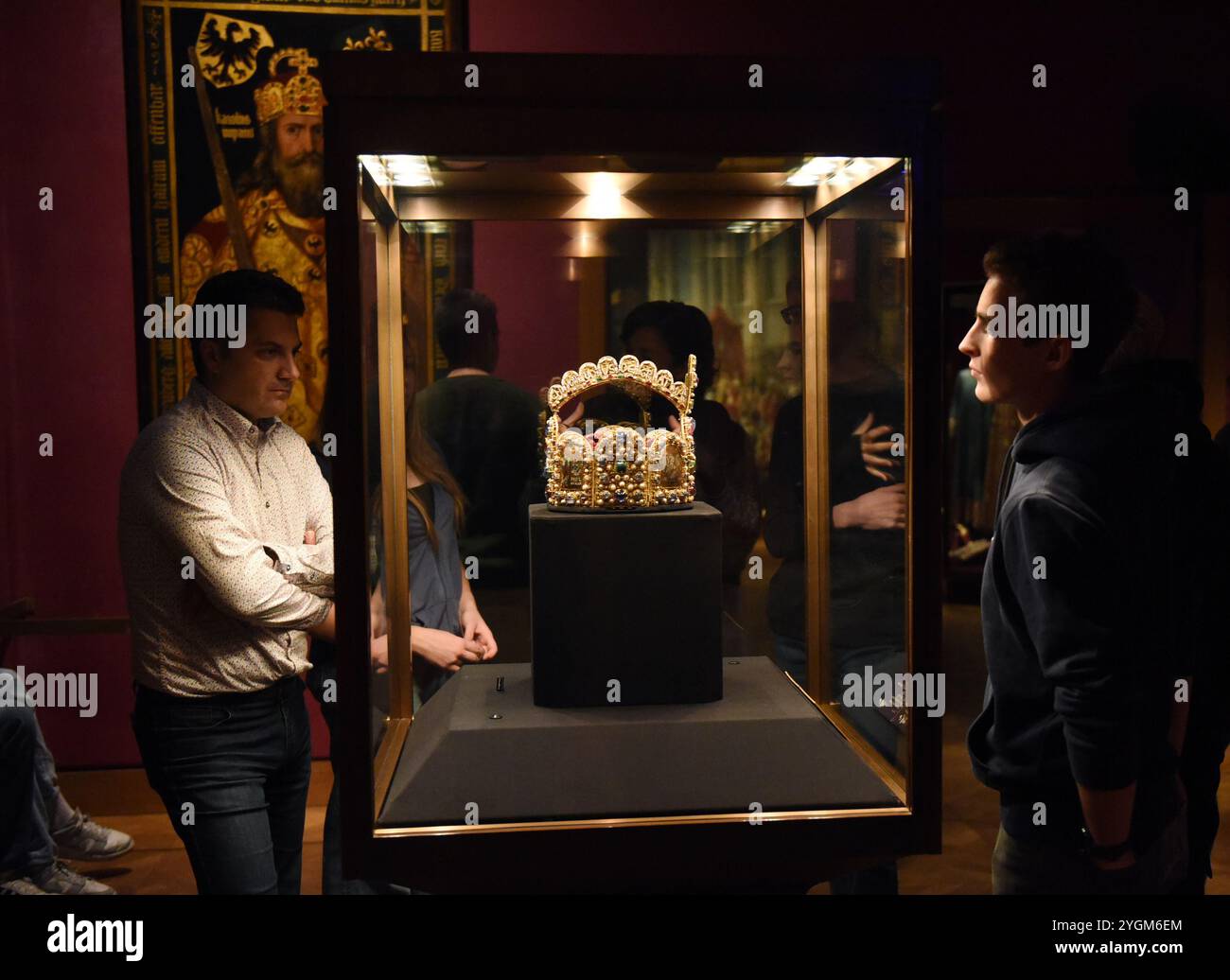 Vienna, Austria. 7th Nov, 2024. Visitors view an exhibit at the Imperial Treasury Vienna in Vienna, Austria, Nov. 7, 2024. Credit: Han Lu/Xinhua/Alamy Live News Stock Photo