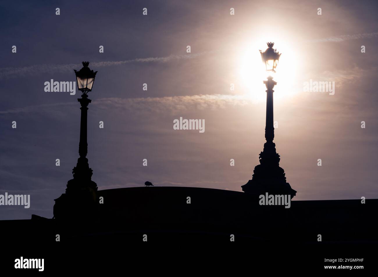 Street lamp silhouette hi-res stock photography and images - Alamy