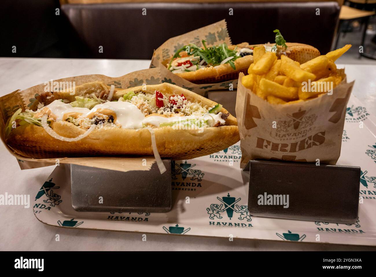 Oliven im vordergrund hi-res stock photography and images - Alamy