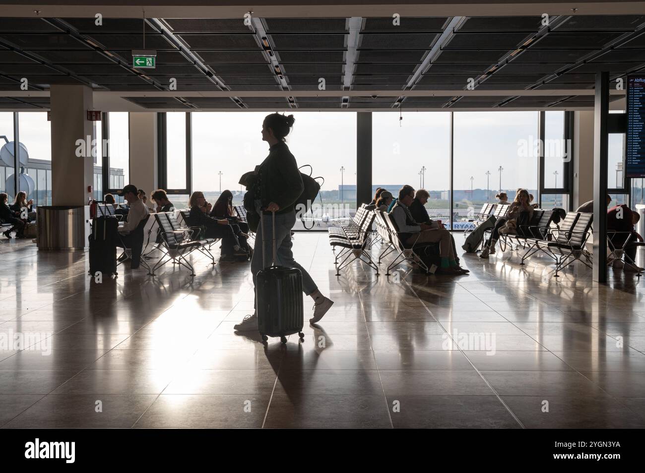Terminal 1 departure concourse gate area hi-res stock photography and ...