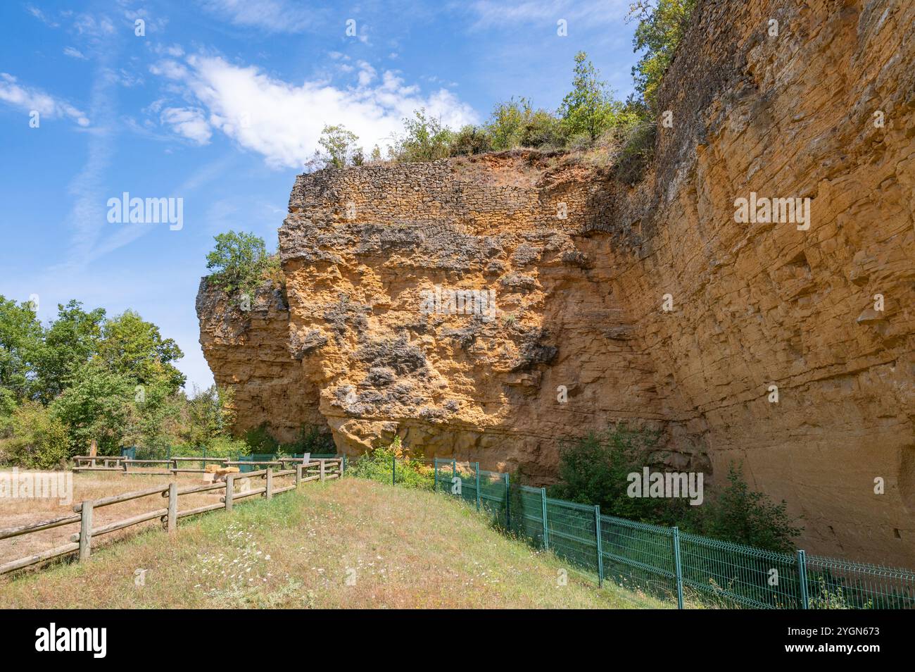 Limestone F Rence The pierre doré, the golden limestone of the southern Beaujolais, has ...