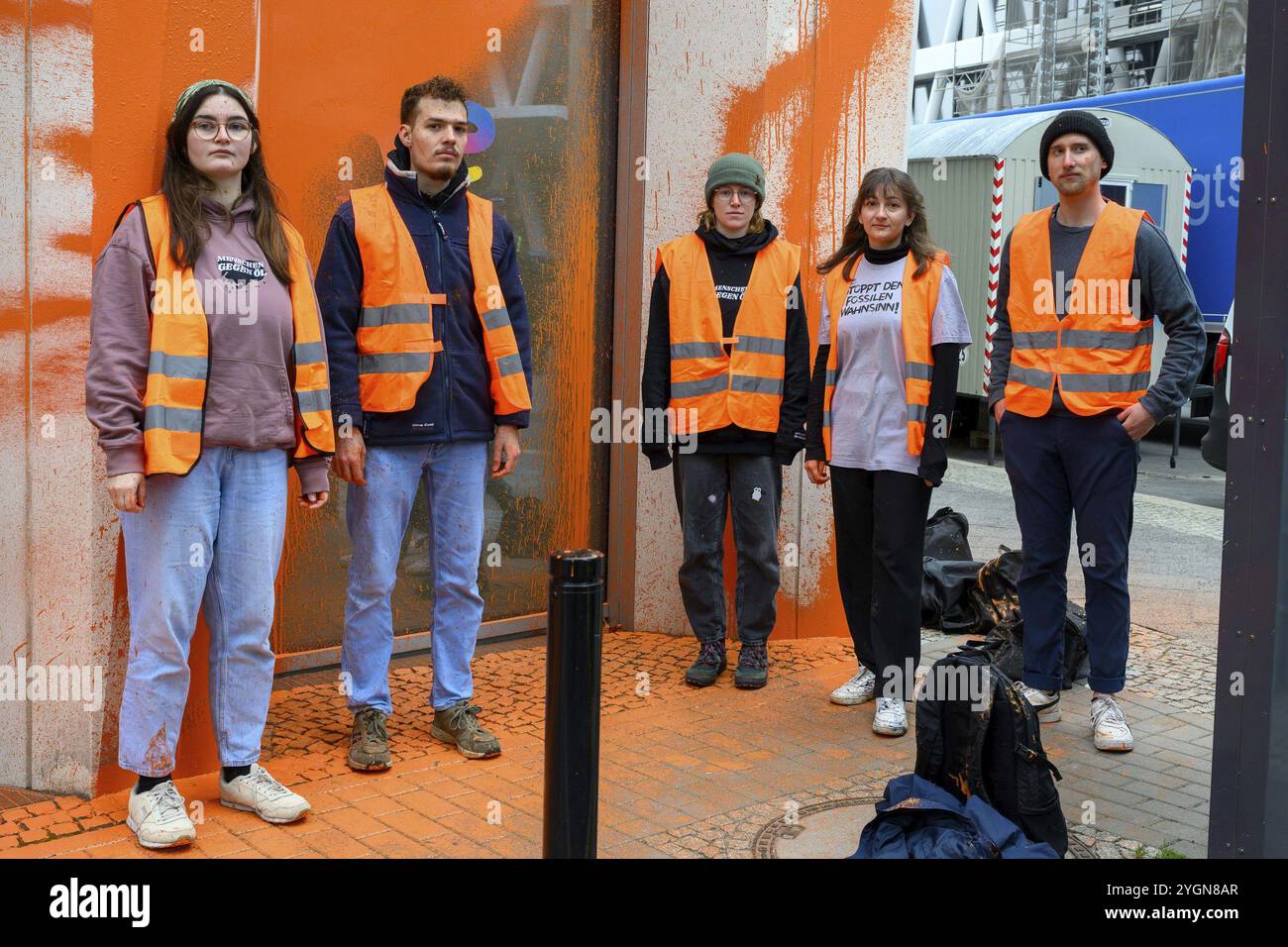 Color Attack Last Generation activists in police custody after colour attack on ...