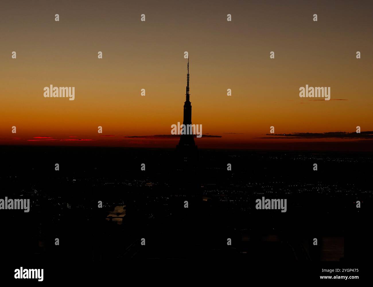 New york skyline sunrise red hi-res stock photography and images - Alamy
