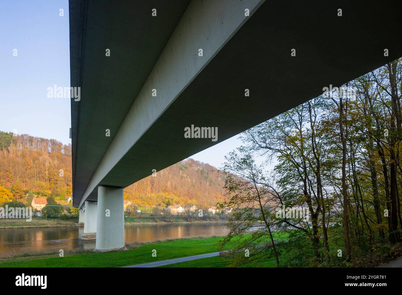Elbbrücke in Bad Schandau gesperrt. Die Elbbrücke in Bad Schandau B 172 ...