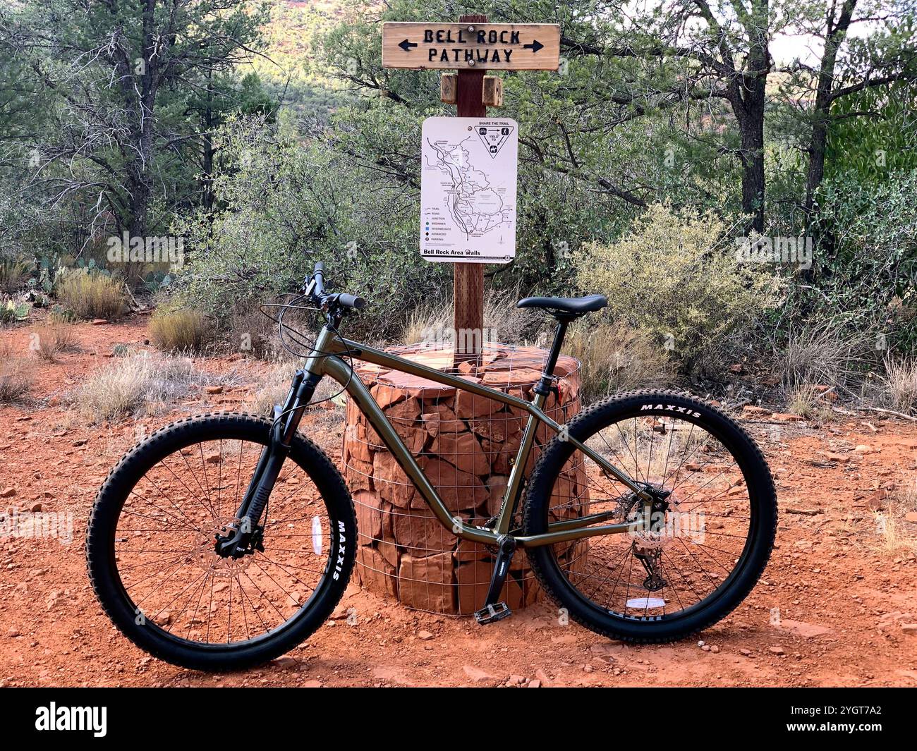 Map of bell oak hi res stock photography - A Mountain Bike Leans Against A Carnes On The Bell Rock Pathway Trail In Sedona Arizona 2YGT7A2 