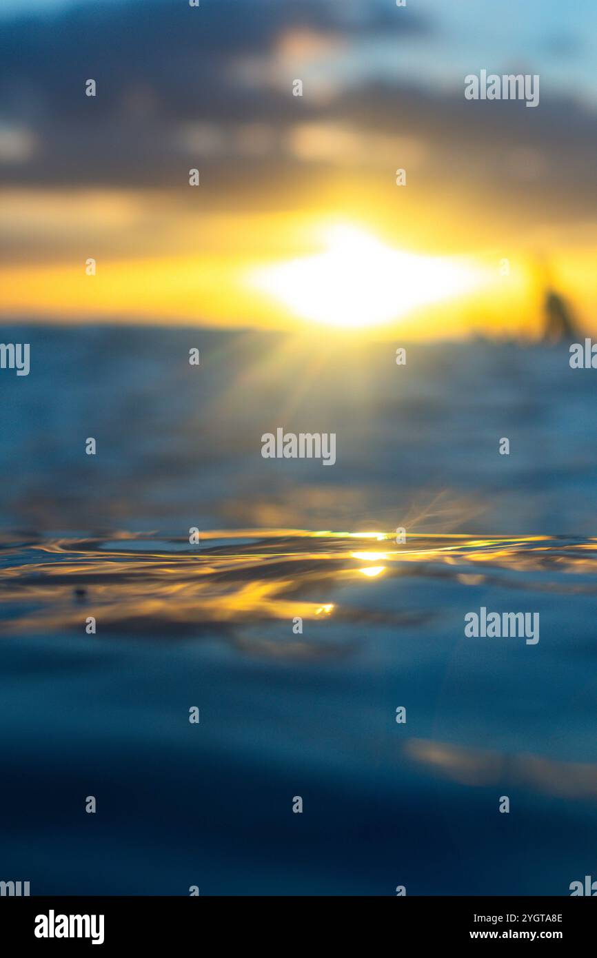 Golden hour glowing rays light hi-res stock photography and images - Alamy