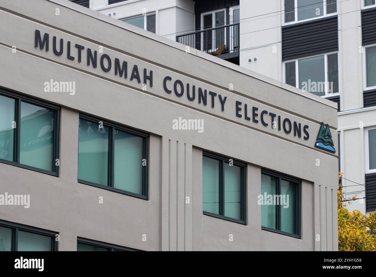 Political office building hi-res stock photography and images - Alamy