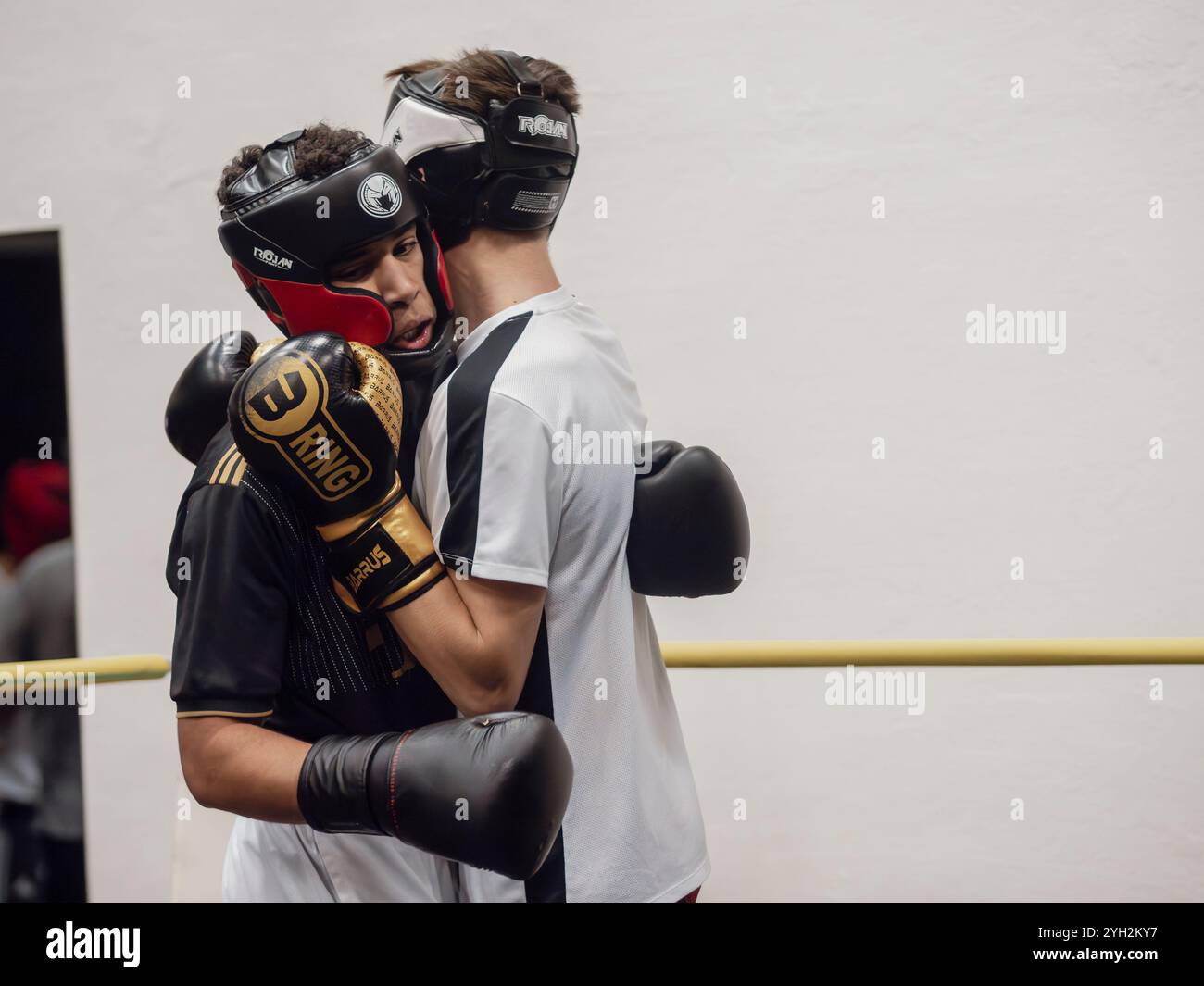 Boxing Hug Lock Boxers with gloves ring two hi-res stock photography and images - Alamy