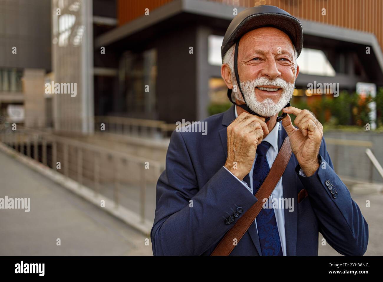 Man wearing cycling helmet hi-res stock photography and images - Alamy