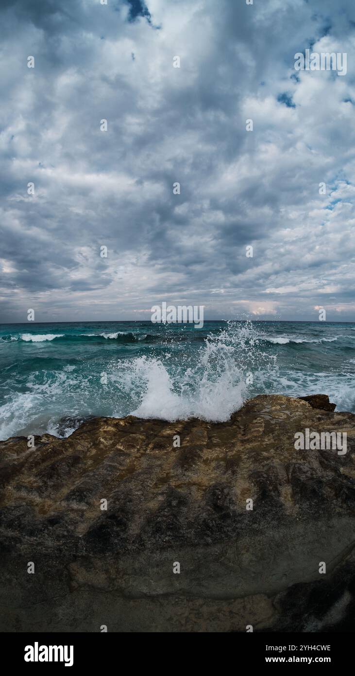 Break upon the rocks hi-res stock photography and images - Alamy