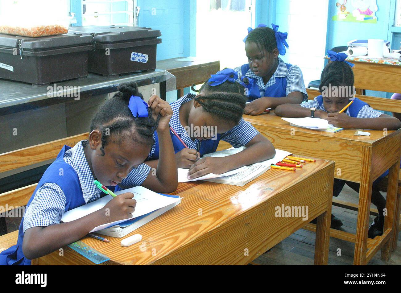 Primary students hi-res stock photography and images - Alamy