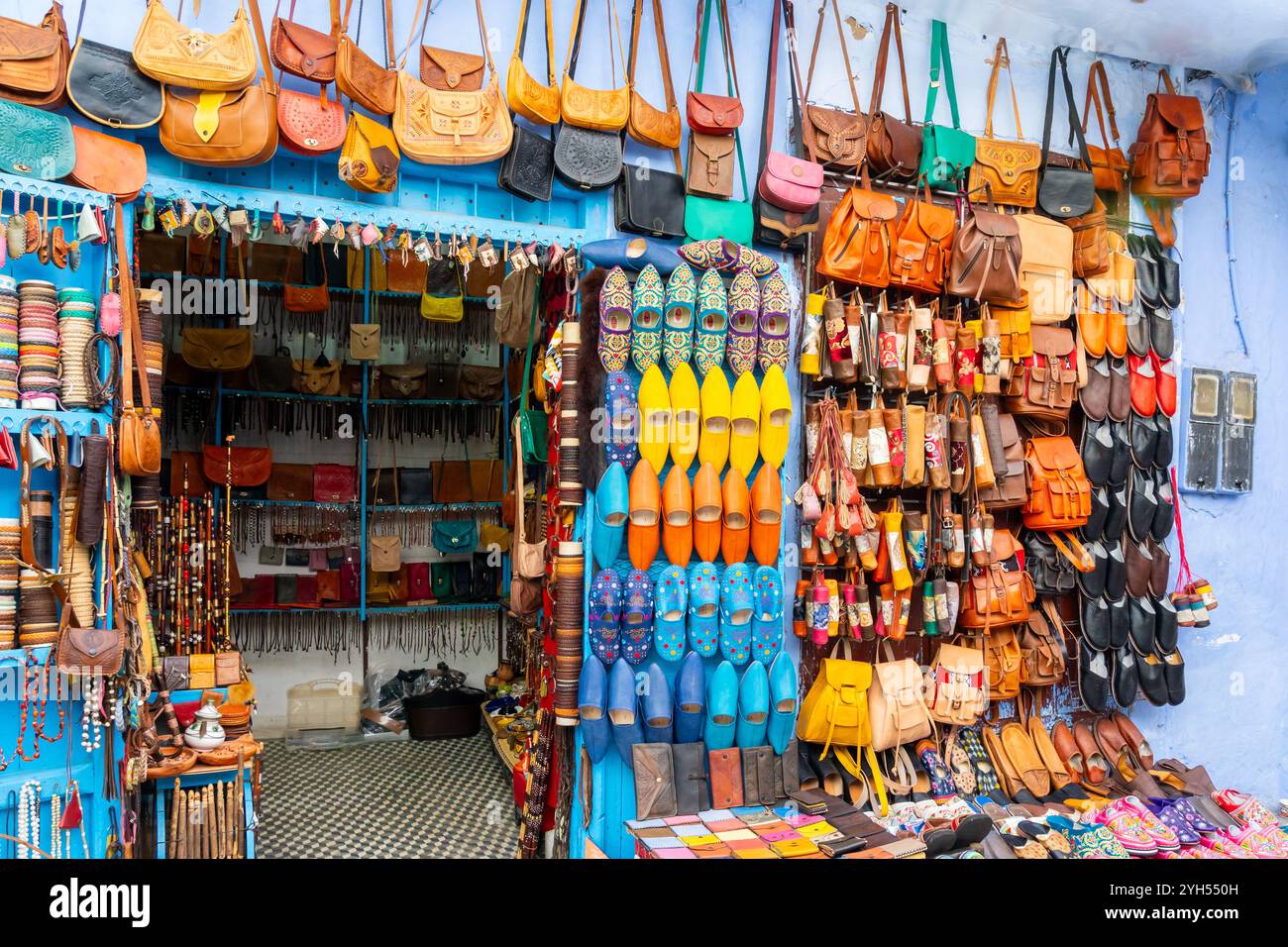 Goods displayed outside a shop hi-res stock photography and images - Alamy Goods displayed outside a shop hi-res stock photography and images - Alamy
