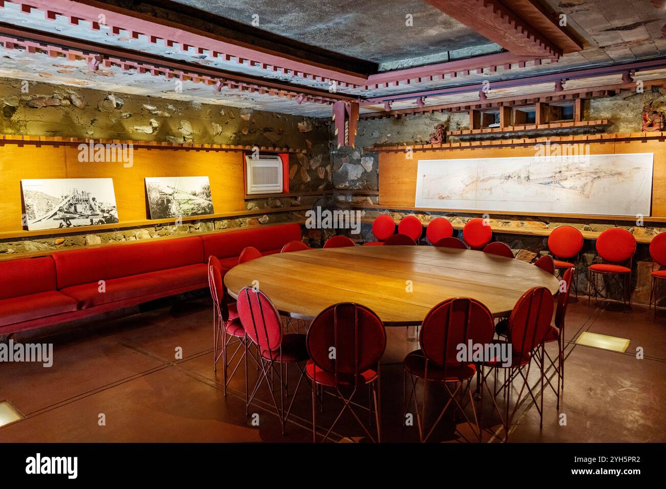 Frank lloyd wright home interior hi-res stock photography and images ...