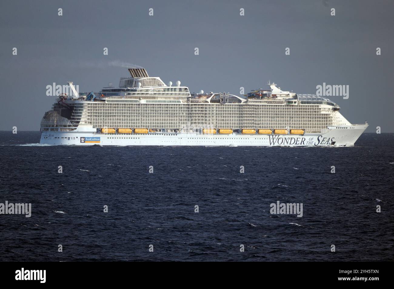 cruise-shipswater-hi-res-stock-photography-and-images-alamy