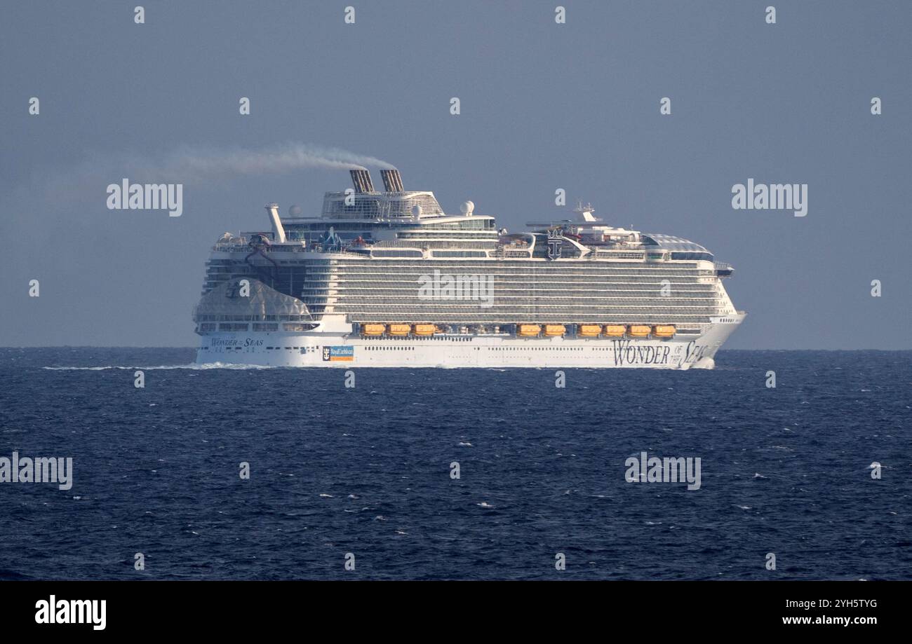 The â Wonder of the Seasâ is a cruise ship operated by Royal Caribbean ...