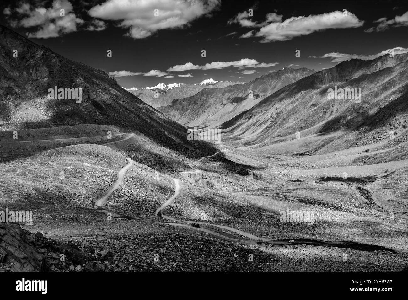 Himalayan mountain pass Black and White Stock Photos & Images - Alamy