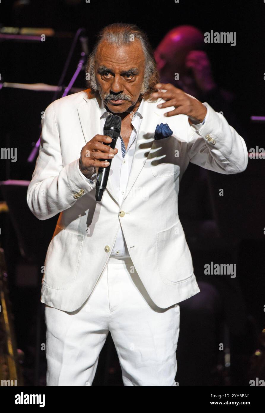 Ga. 09th Nov, 2024. Johnny Mathis on stage for Johnny Mathis: The
