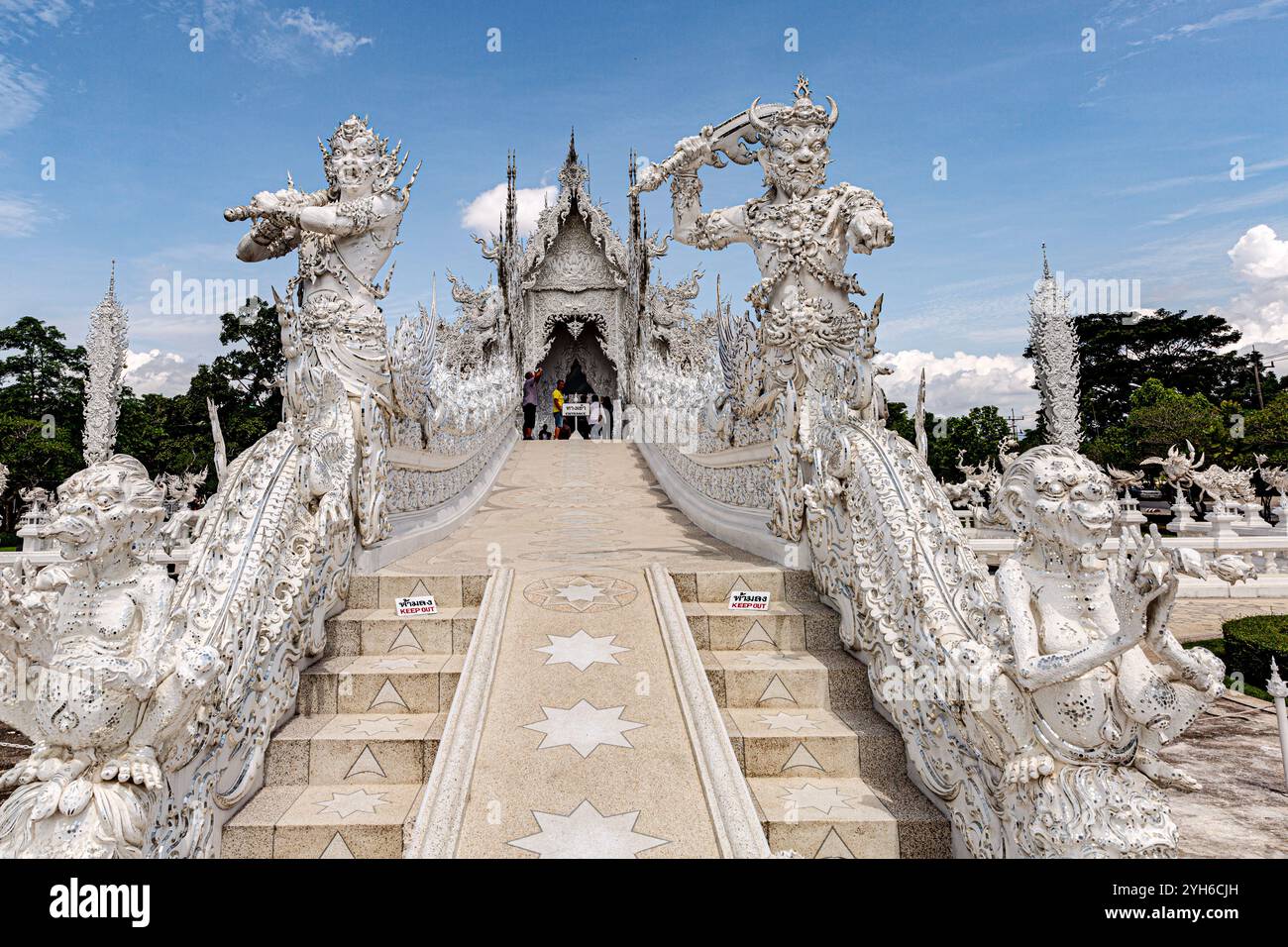 Wat Rong Khun (The White Temple Stock Photo - Alamy
