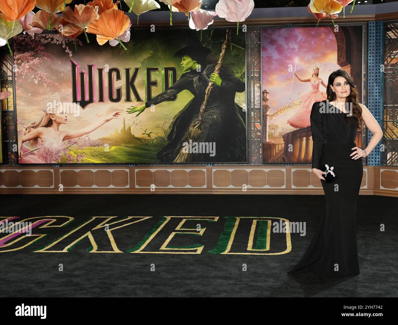 Idina menzel in wicked hi-res stock photography and images - Alamy