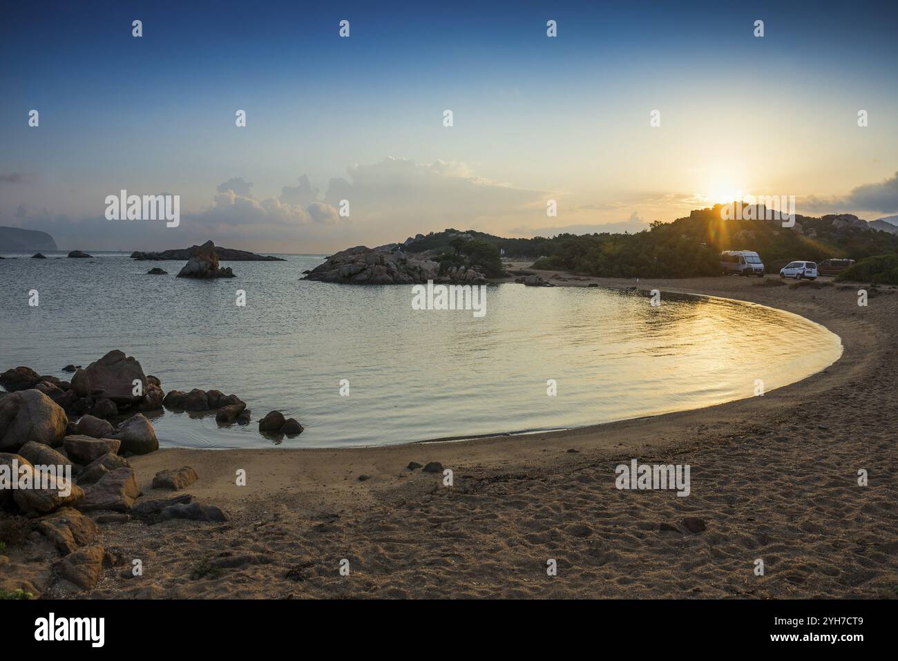 Camper in spiaggia hi-res stock photography and images - Alamy