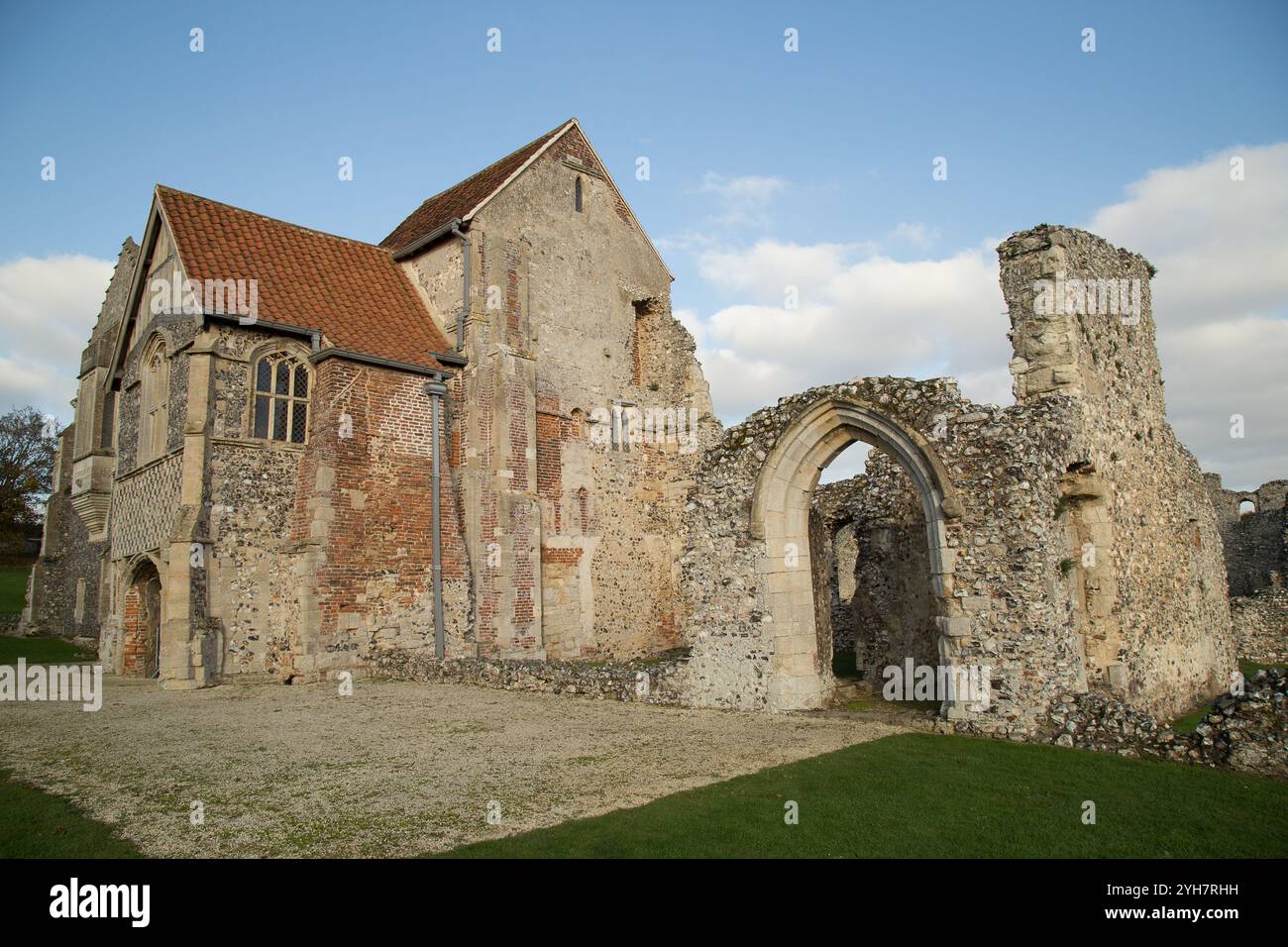 ruins Castle Acre Cluniac Priory Stock Photo - Alamy