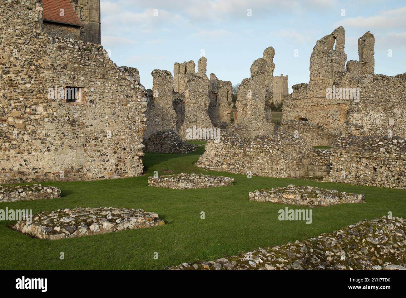 ruins Castle Acre Cluniac Priory Stock Photo - Alamy
